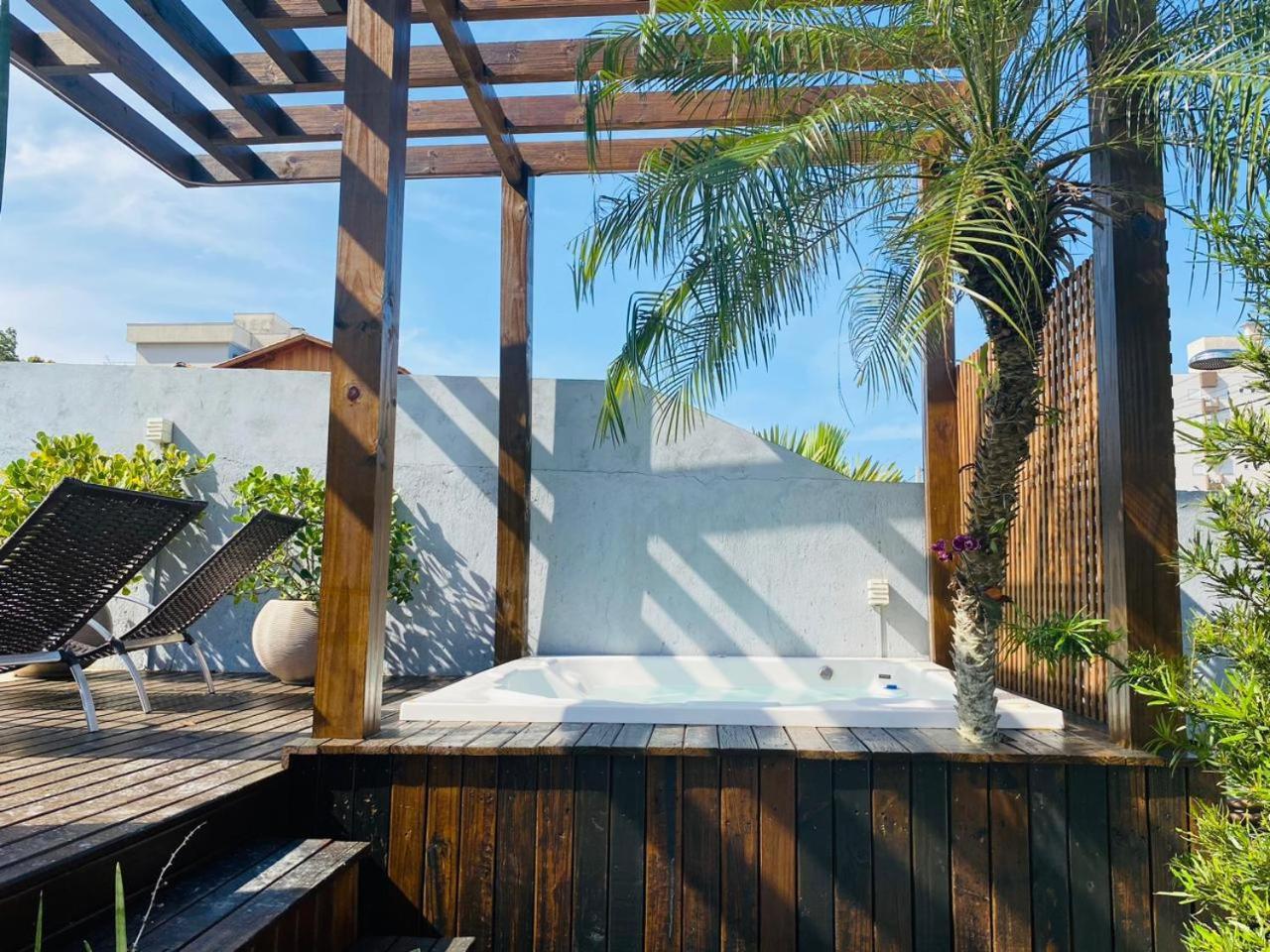 Residencial Com Piscina Possui Jacuzzi Aquecida Com Hidromassagem Villa Бомбиняс Екстериор снимка