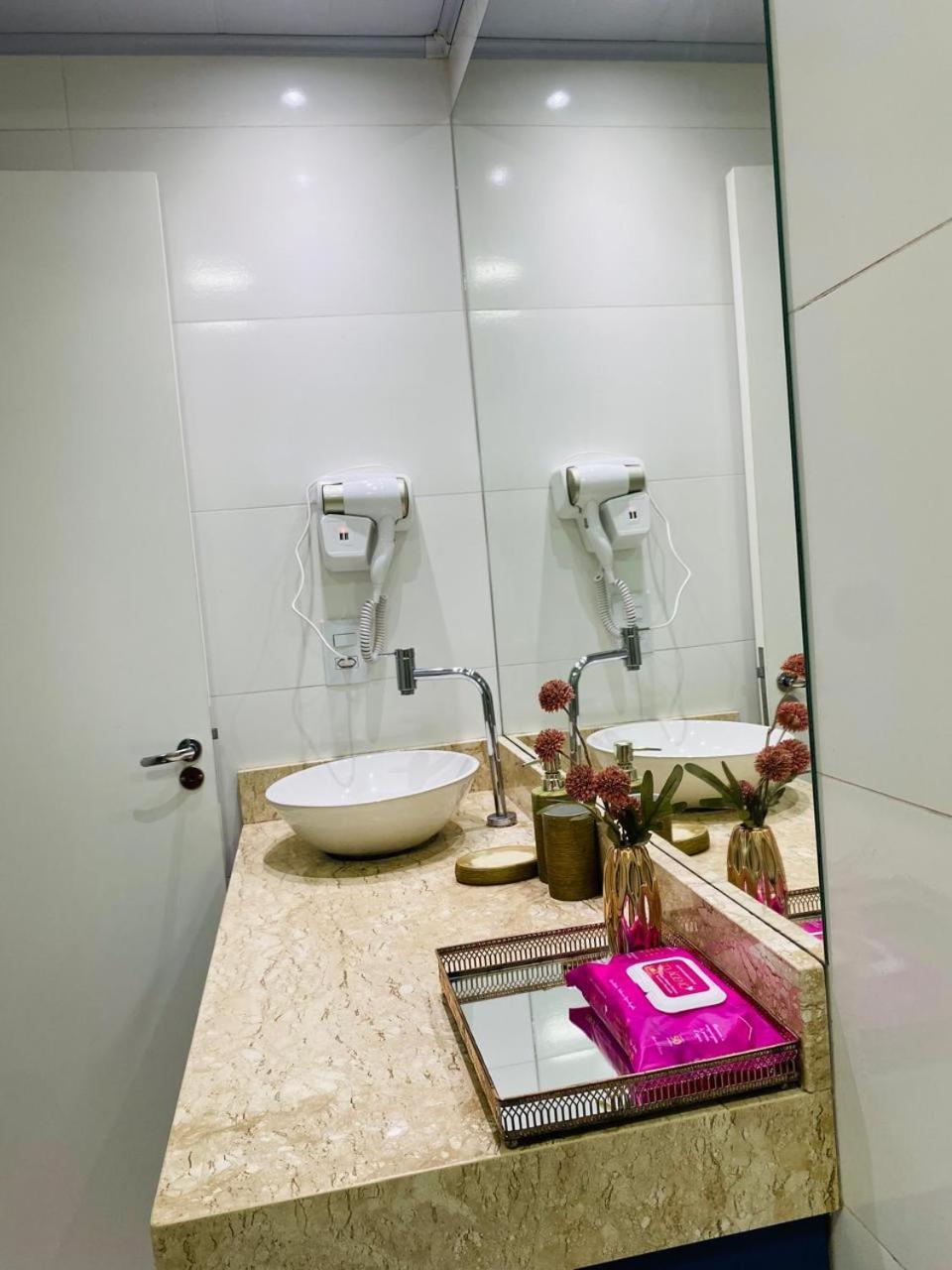 Residencial Com Piscina Possui Jacuzzi Aquecida Com Hidromassagem Villa Бомбиняс Екстериор снимка